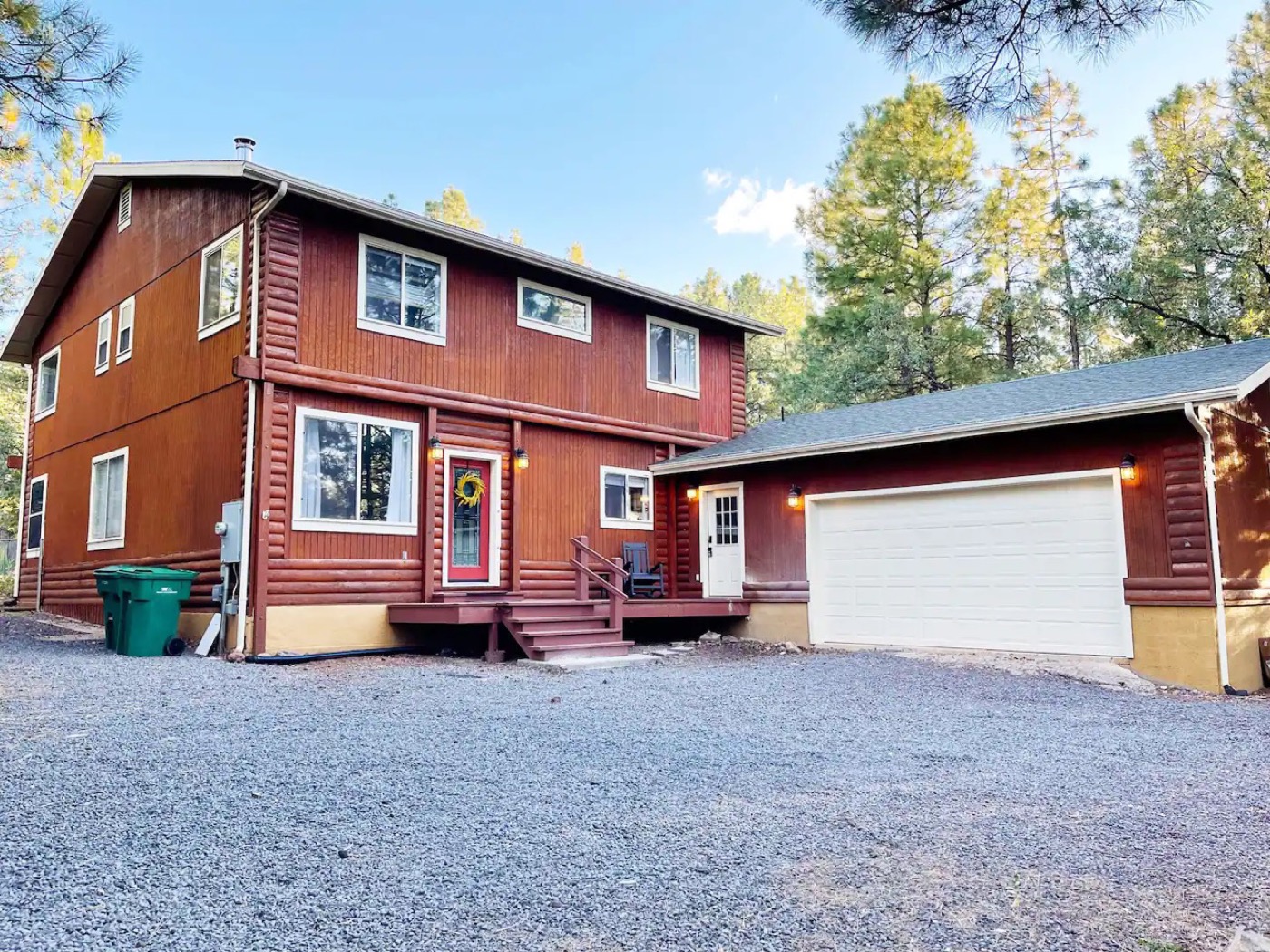 Parkway Lodge cabin in Lakeside, AZ — sleeps 27