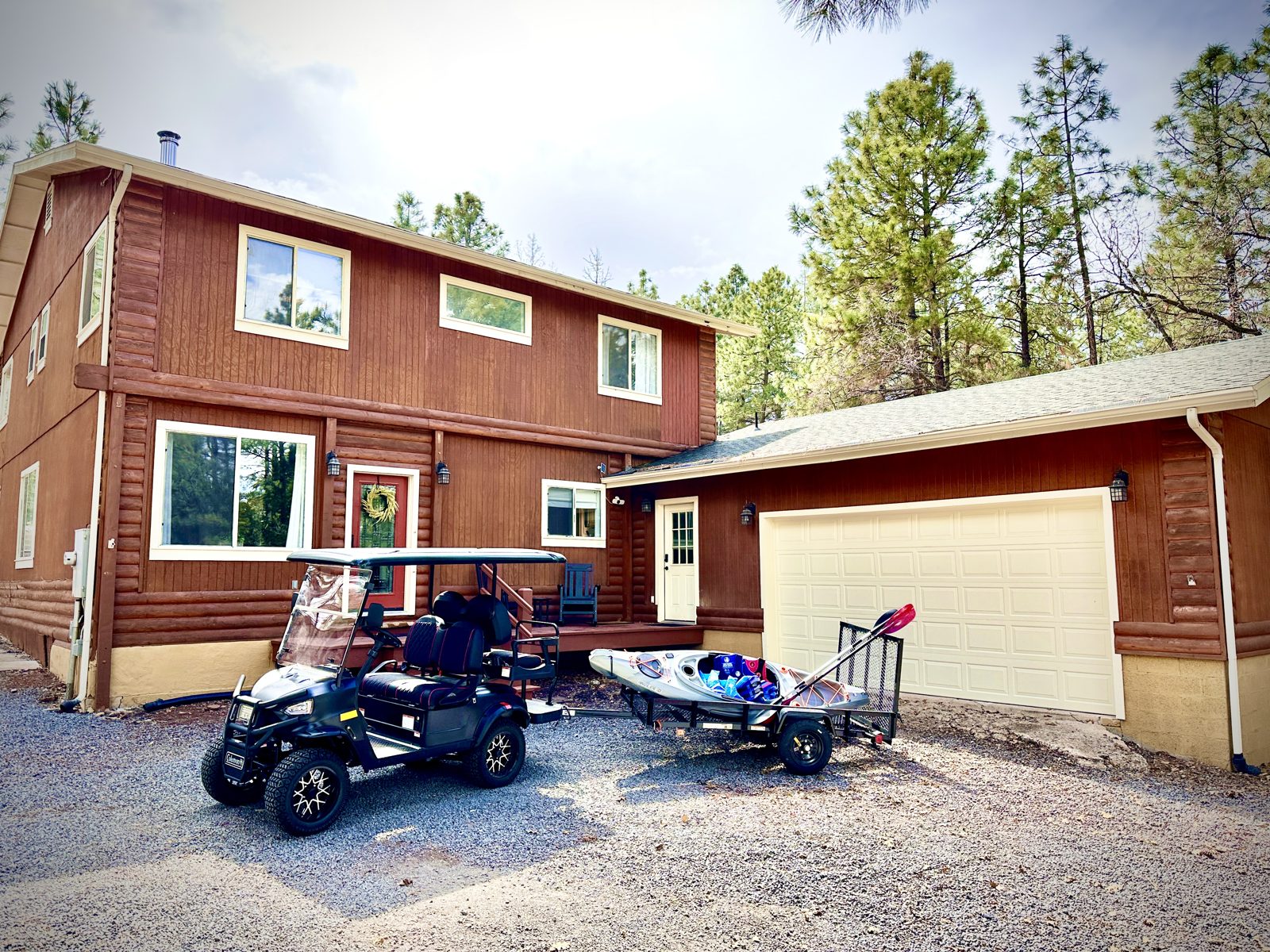 Parkway Lodge cabin in Lakeside, AZ — sleeps 27
